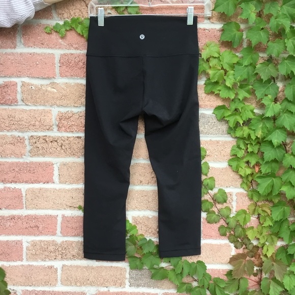 COPY - Lululemon Wunder Under Crop (Hi-Rise) *Full-On Luxtreme 21", Black, Size… - Picture 7 of 10